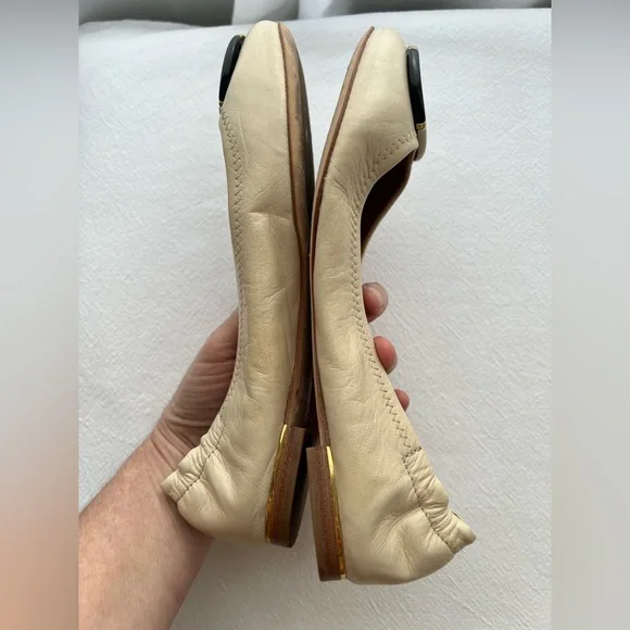 Tory Burch Enamel Logo Leather Ballet Flats RICE PAPER Gold Heel Details - Picture 5 of 10